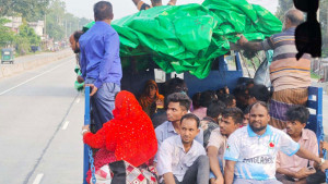 ঢাকা-রংপুর মহাসড়কে দীর্ঘ যানজট ফিরতি যাত্রায় ভোগান্তি