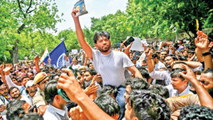 নয়াদিল্লিতে ‘আরশোলা’দের বিক্ষোভ
