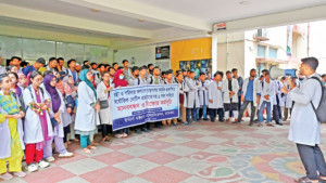 ইন্টার্ন চিকিৎসকদের আন্দোলনে সেবা ব্যাহত, রোগীর ভোগান্তি