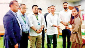 ফুটবলার ঋতুপর্ণার গৃহ নির্মাণে অনুদান দিলেন প্রধানমন্ত্রী