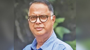 অপরিকল্পিত বিতরণ  লাইনের খেসারত  দিচ্ছেন বিদ্যুৎ গ্রাহক