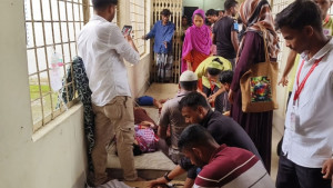 ‘পানি পানে’ অসুস্থ শতাধিক শ্রমিক এক দিনের ছুটি