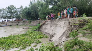 তিস্তার গর্জনে চরজুড়ে আতঙ্ক ভাঙনের শব্দে কাটছে রাত