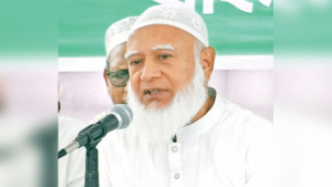 সরকার একদলীয় শাসনের দিকে  ধাবিত হচ্ছে
