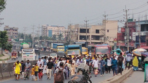 লোডশেডিংয়ের প্রতিবাদে বিদ্যুৎ অফিস ঘেরাও