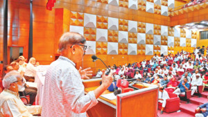 সরকারের চার মাসেই অর্থনীতি আইনশৃঙ্খলায় অশনিসংকেত