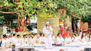 গান, দর্শন, সাধুসঙ্গে মুখর বাউলকুঞ্জ