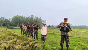 বিএসএফের পুশইন চেষ্টা, রাত জেগে পাহারা দিচ্ছেন স্থানীয়রা