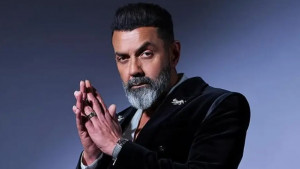 খ্যাতির আলো থেকে কাঠগড়ায়, ববি দেওলের নতুন পরীক্ষা