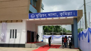 পুলিশ সদস্যকে কুপিয়ে জখম, দুই নারী গ্রেপ্তার