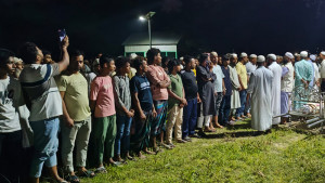 পাশাপাশি কবরে শায়িত মা ও তিন মেয়ে, দোয়া চাইলেন ছেলে