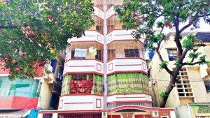 একা মরে পড়ে থাকেন মা, আমরা কোথায় আছি?