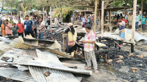 কুড়িগ্রামে অগ্নিকাণ্ডে প্রায় অর্ধশতাধিক দোকান পুড়ে ছাই