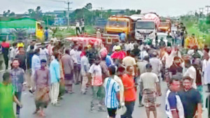 লোডশেডিংয়ে জনদুর্ভোগ, ৭ জেলায় বিক্ষোভ