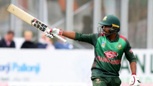 মোসাদ্দেকের ফিফটি, দ্রুত ফিরলেন মিরাজ