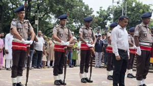 গার্ড অব অনারে মুস্তাফা মনোয়ারকে জাতির শ্রদ্ধা, বনানীতে হচ্ছে দাফন