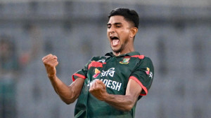 নাহিদ রানাকে বিগ ব্যাশে চান অ্যালেক্স ক্যারি