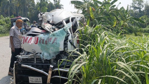 স্বামীর মরদেহ নিয়ে গ্রামে ফেরার পথে অ্যাম্বুলেন্স-বাস মুখোমুখি সংঘর্ষে নিহত ২