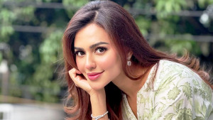 বাস্তবে উল্টো চিত্র দেখলাম