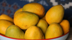 আম খেলে কি সত্যিই ওজন বাড়ে?