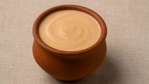 বাড়িতেই বানান মিষ্টি দই