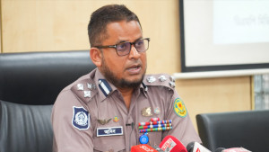 এআই নজরদারি ফাঁকি দিতে মোটরসাইকেলের নম্বরপ্লেটে স্কচটেপ, অবশেষে ধরা 