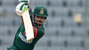 তানজিদের ছক্কায় বাংলাদেশের পঞ্চাশ