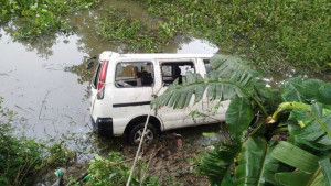 স্বামীকে বিমানবন্দরে পৌঁছে দিতে গিয়ে সড়ক দুর্ঘটনায় প্রাণ গেল স্ত্রীর