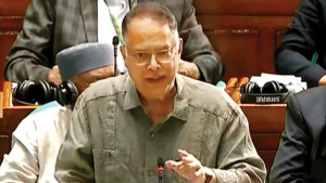 বিদ্যুৎ-গ্যাস নিয়ে সংসদে বাহাস, জেরার মুখে মন্ত্রী