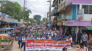 শিক্ষার্থীদের আন্দোলনে উত্তাল মেডিকেল কলেজ-বিশ্ববিদ্যালয়