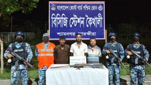 সুন্দরবনে অস্ত্রসহ জোনাব বাহিনীর তিন সদস্য আটক
