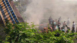 কুষ্টিয়ার বাইপাস এলাকায় পাথরবোঝাই ট্রাক উল্টে চালক ও হেলপার নিহত