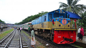 কুমিল্লায় ২ ট্রেন দুর্ঘটনা: আড়াই ঘণ্টা পর চট্টগ্রামের সঙ্গে ট্রেনযোগাযোগ শুরু