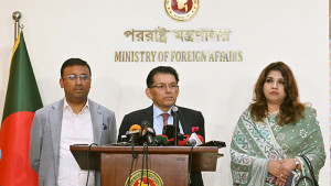 একসঙ্গে দুই দায়িত্ব পালনের ইঙ্গিত দিলেন পররাষ্ট্রমন্ত্রী