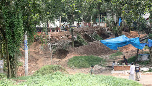 মহাস্থানগড়ে মাজারের উন্নয়ন কাজ বন্ধের প্রতিবাদ