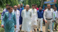 রোগীর শয্যায় শুয়ে কর্মচারীকে ফোন ঘাটতে দেখলেন মন্ত্রী
