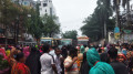রামপুরায় পোশাক শ্রমিকদের সড়ক অবরোধ 