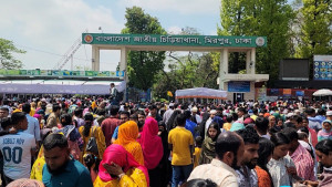 রাজধানীর বিনোদন কেন্দ্রগুলোতে প্রচণ্ড ভিড়