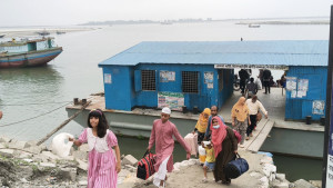 নাব্য সংকটে ফেরি চলাচল বন্ধ, ভোগান্তিতে ঈদে ঘরমুখো ২০ জেলার যাত্রী