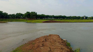স্রোতের মুখে কাজ না করে ফিরে গেলেন কৃষকরা