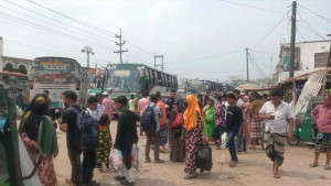 কর্মস্থলে ফিরতে বাড়তি ভাড়ার বিড়ম্বনা