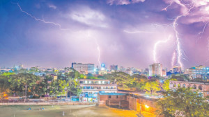 আকাশের ‘নীরব ঘাতক’ বজ্রপাত
