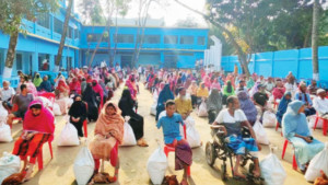 ফেসবুক পোস্টে মিলল বেদে পরিবারের ঈদ উপহার