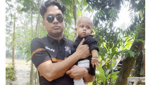 সন্তানকে বাঁচাতে বাবার আকুতি