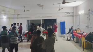 ভৈরবে দুই পক্ষের সংঘর্ষে বাড়িঘর ভাঙচুর, আহত ২৫