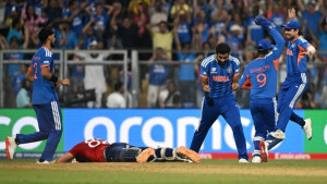 ৪৯৯ রান, ৩৪ ছক্কার ম্যাচে ইংল্যান্ডকে হারিয়ে ফাইনালে ভারত