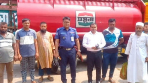 সাতক্ষীরায় ৭ হাজার লিটার পেট্রলসহ তেলবাহী লরি জব্দ 