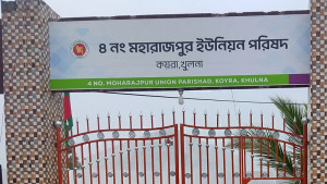 ‘চাল চাতি গেলি ঘাড় ধইরে ফেলায় দেছে’