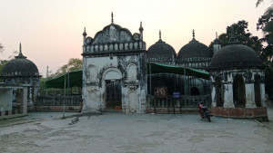 মসজিদের টাকা নিয়ে ফেরত দিলেন জামায়াত নেতারা