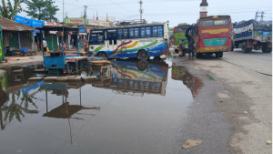 বৃষ্টিতে বন্ধ প্রকল্প, বরাদ্দ লুটের শঙ্কা